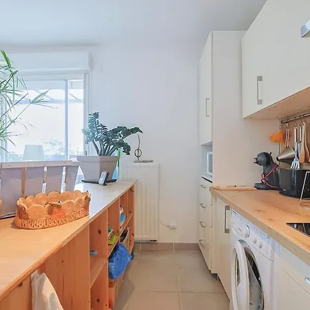 Air-conditioned South-facing Apartament